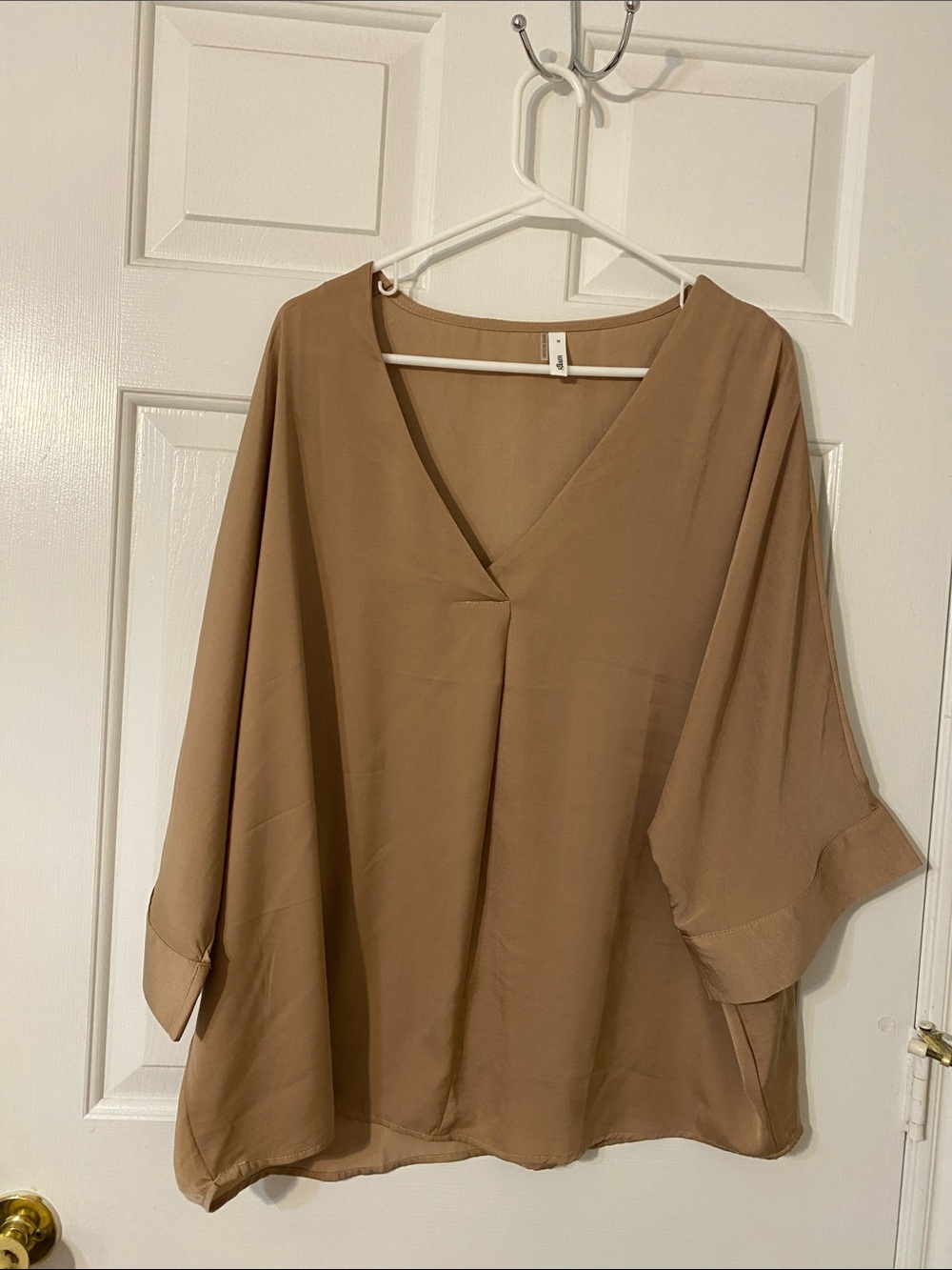 glam Relaxed V-Neck Tunic in Taupe